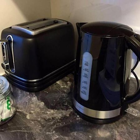 Conveniently Situated 1Bed Apt In Stretford Leilighet Manchester Eksteriør bilde